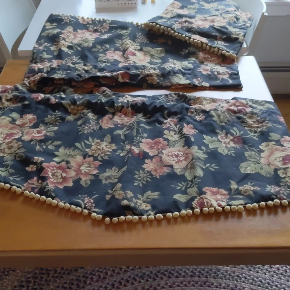 Valences - Picture 1 of 8